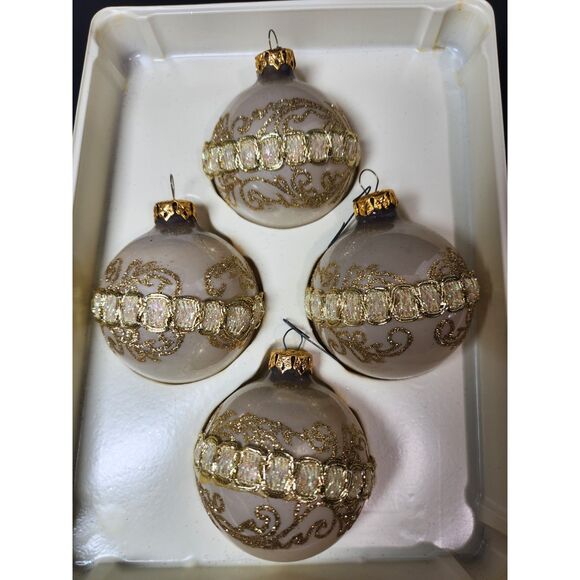 Vintage Victoria Collection Glass Christmas Tree Ball 4 Ornaments Gold USA - Picture 6 of 7